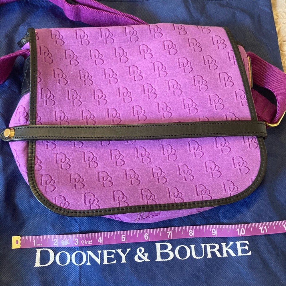 Dooney and Bourke messenger tote